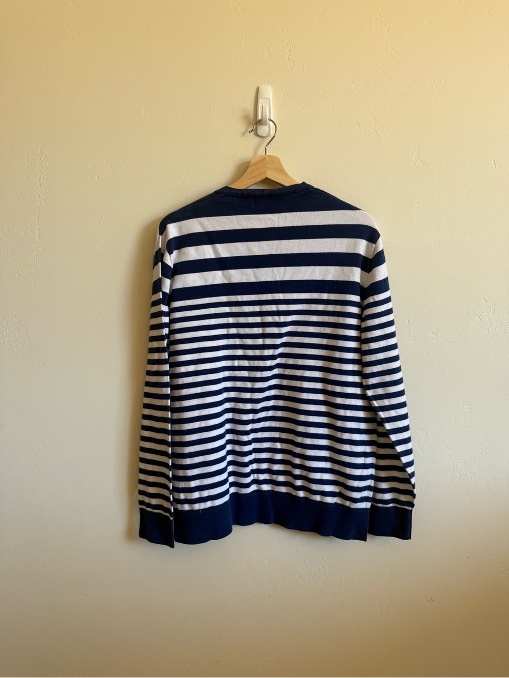 Claiborne Men’s Large Blue White Striped V-Neck Cotton Sweater - Picture 3 of 4